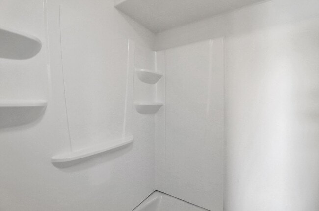 Building Photo - 2 Bed 2 Bath - Harbor View - Landscaping I...