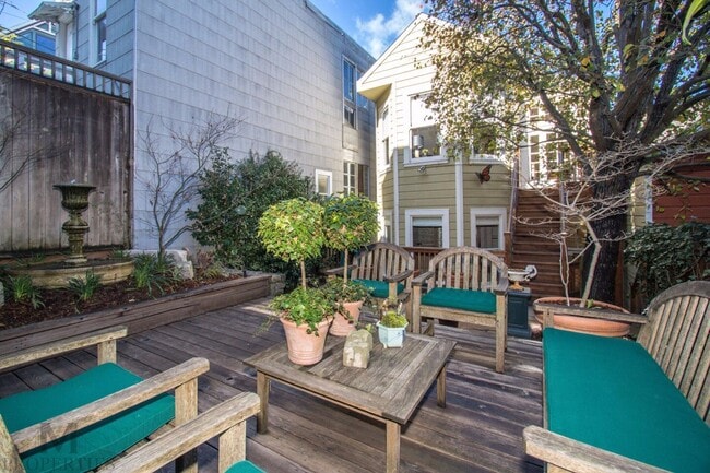 Building Photo - Eureka Valley Victorian Flat - Spacious and Pristine 1 Bed, 1 Bath