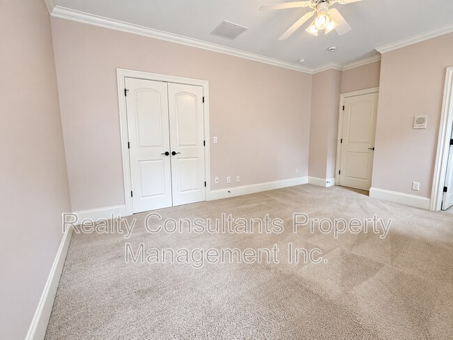 Building Photo - 7517 Henson Forest Dr