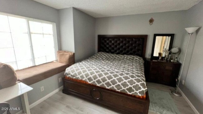 Building Photo - 1055 W 5th St