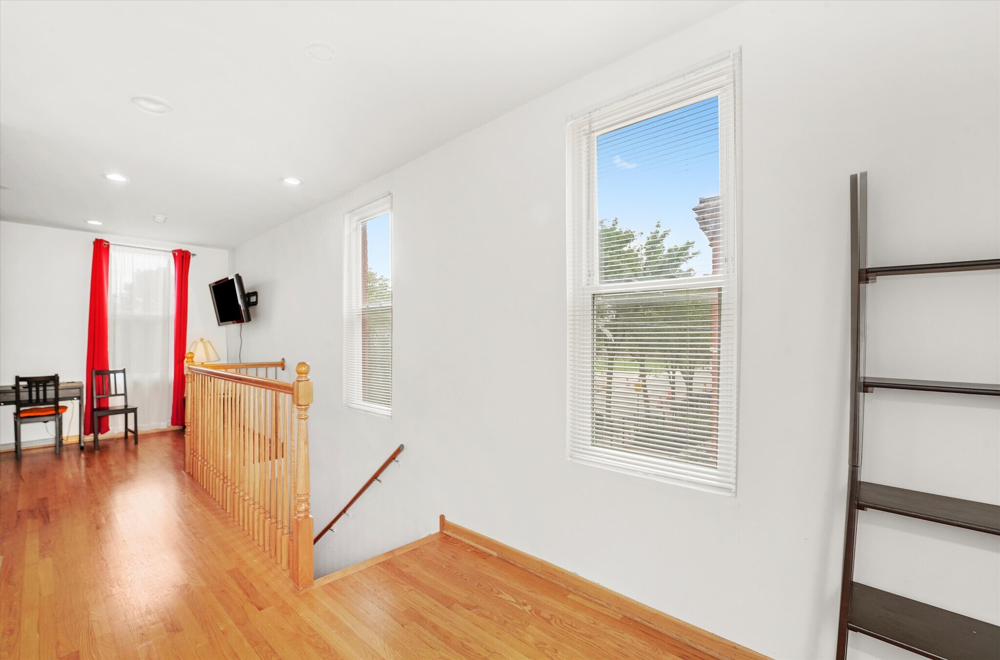 Building Photo - 624 S Oakley Blvd