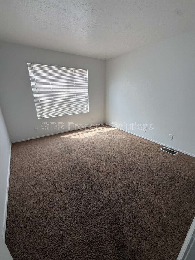 Building Photo - 1928 Buena Vista Dr SE