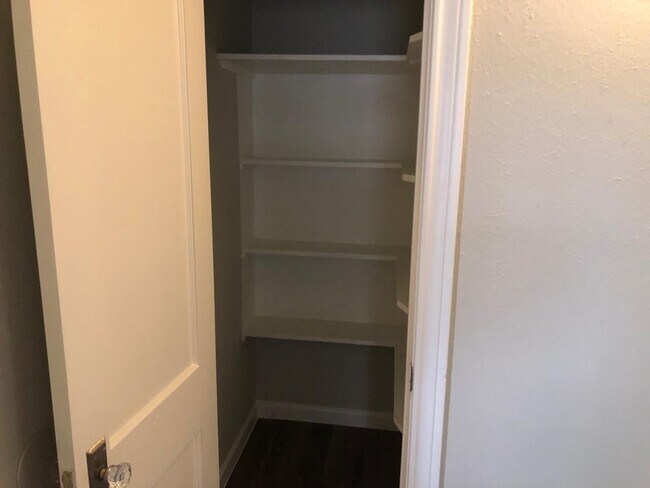 Building Photo - Move in Ready in Central Houston, 2 Bed/1 ...
