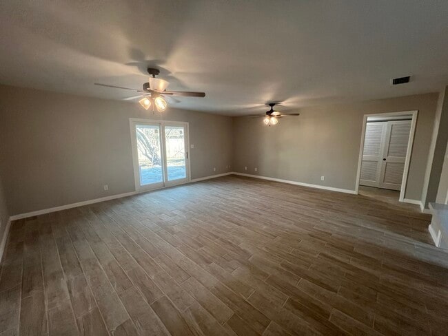 Building Photo - 1110 Falcon Dr