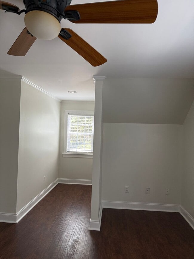 Building Photo - 209 Pineridge Dr