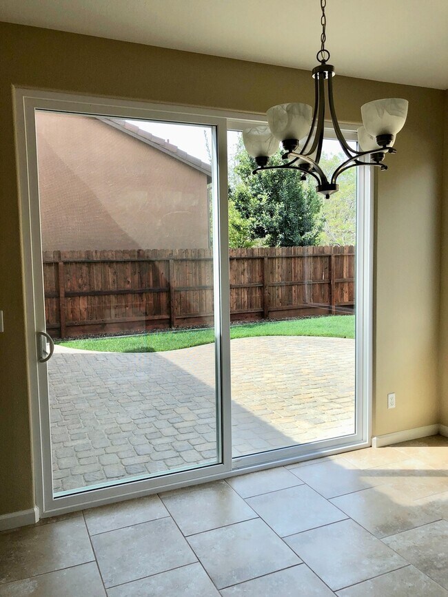 Building Photo - 2404 N Chardonnay Pl