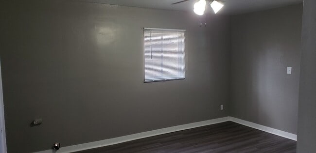 Building Photo - 3 Bedroom 1 bath