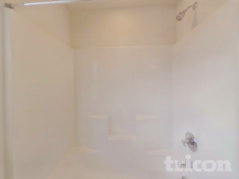 Building Photo - 14 Chalet Ct