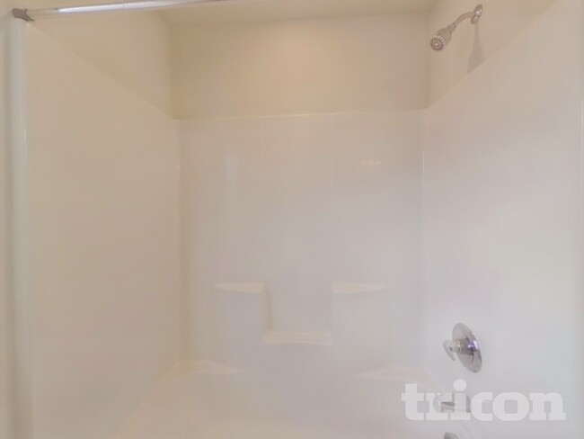 Building Photo - 14 Chalet Ct