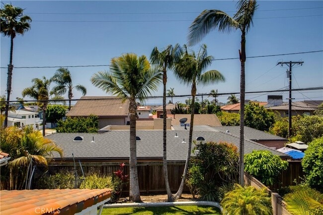 Building Photo - 1660 Catalina Ave