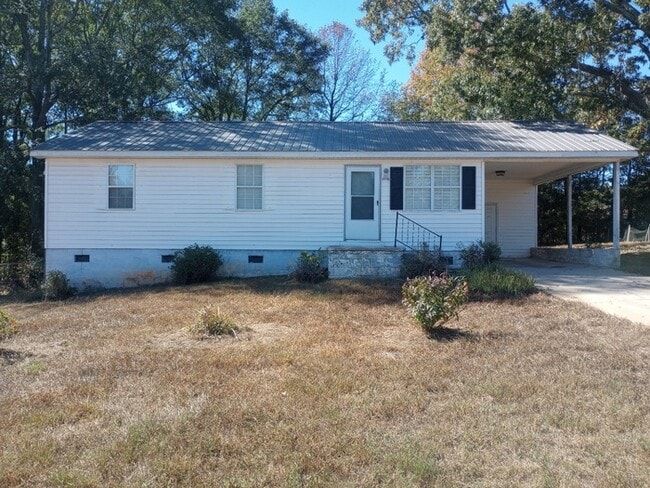 Building Photo - 3 Bedroom 2 Bathrooms