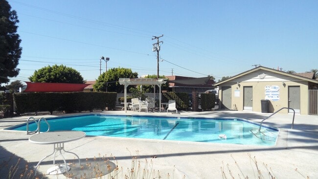 Building Photo - Nicely Updated 1 Bedroom 1 Bathroom, Coco ...