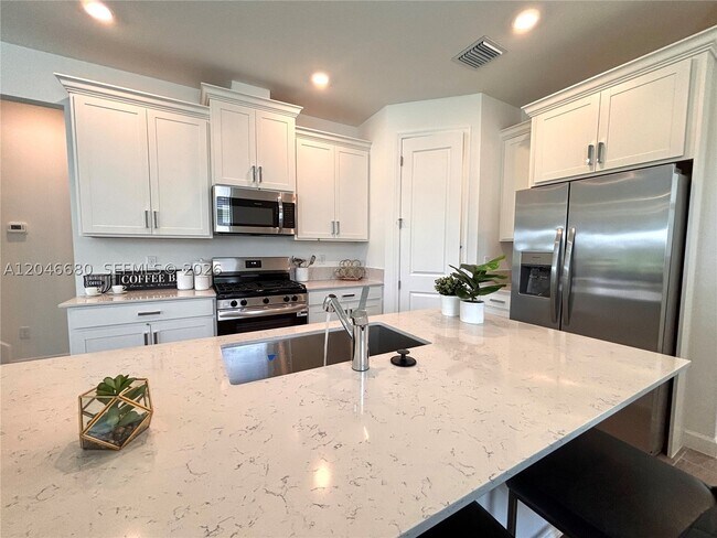 Building Photo - 10660 Wilgrove 10660