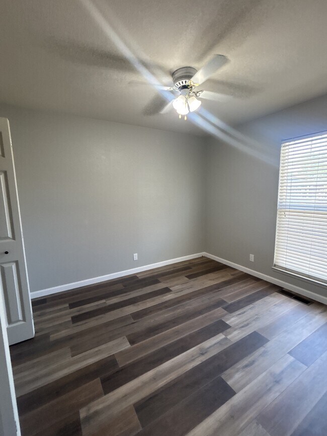 Building Photo - 1816 Fallon Ln