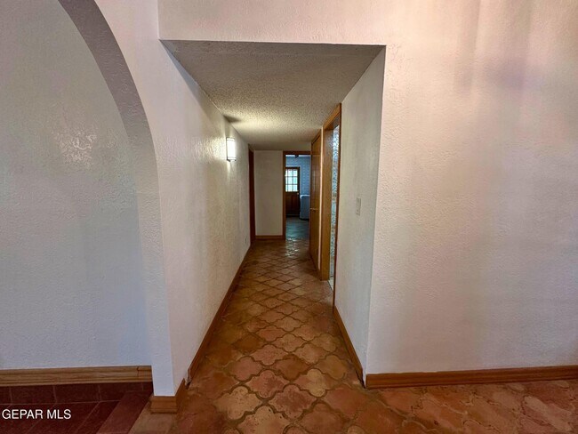 Building Photo - 1067 Villa Linda Way