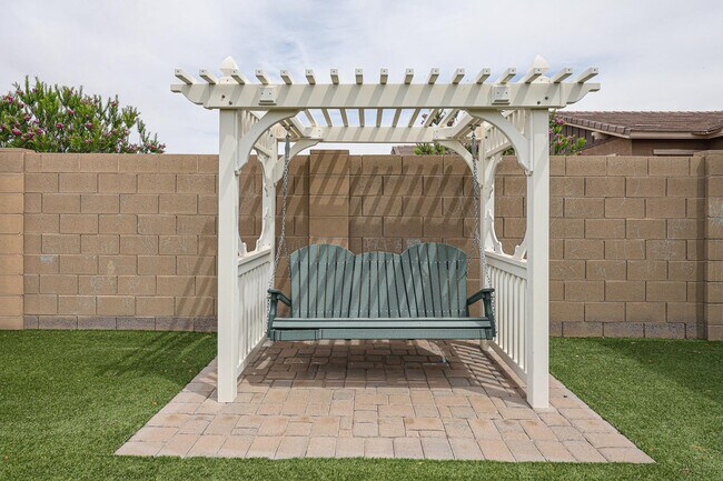 Building Photo - 1424 E Pedro Rd