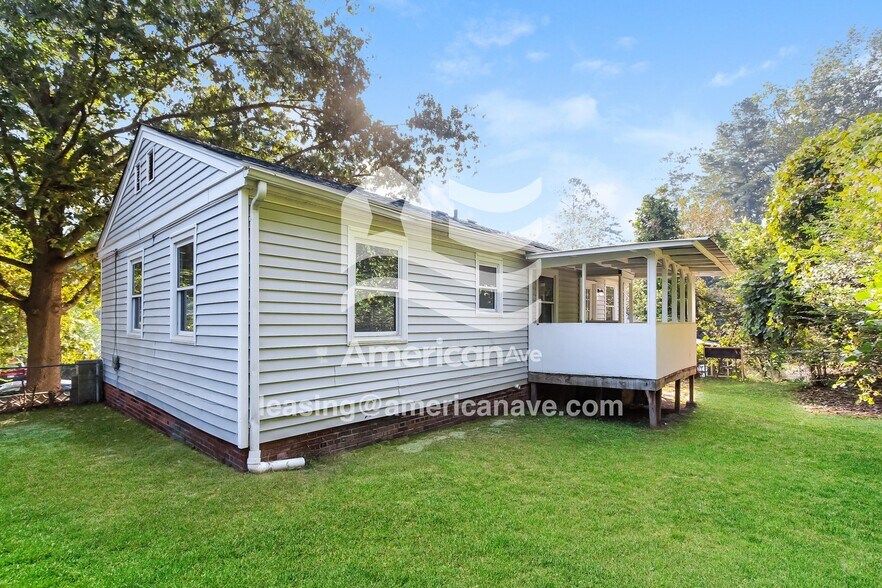 Building Photo - 663 Seymour Dr