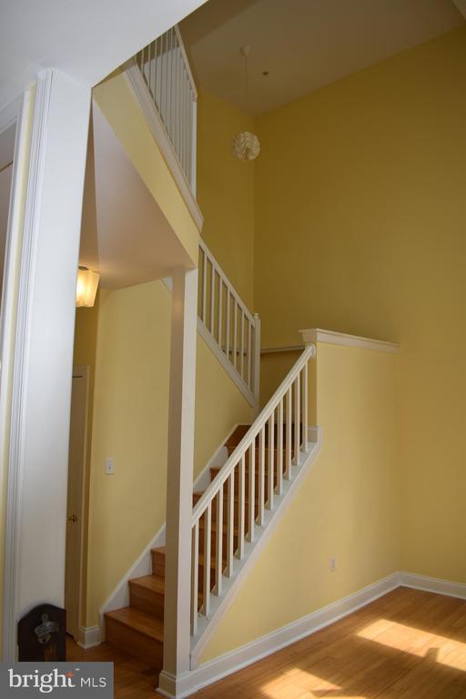 Building Photo - 204 Seneca Way