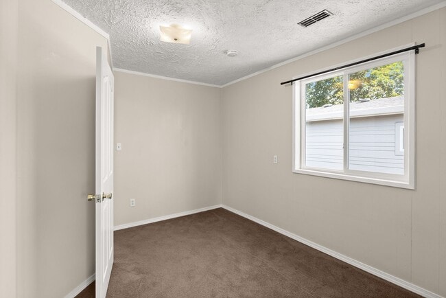 Building Photo - 4bed/2 bath Portland Charmer