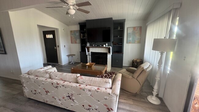 Building Photo - 35239 Bandana Cir