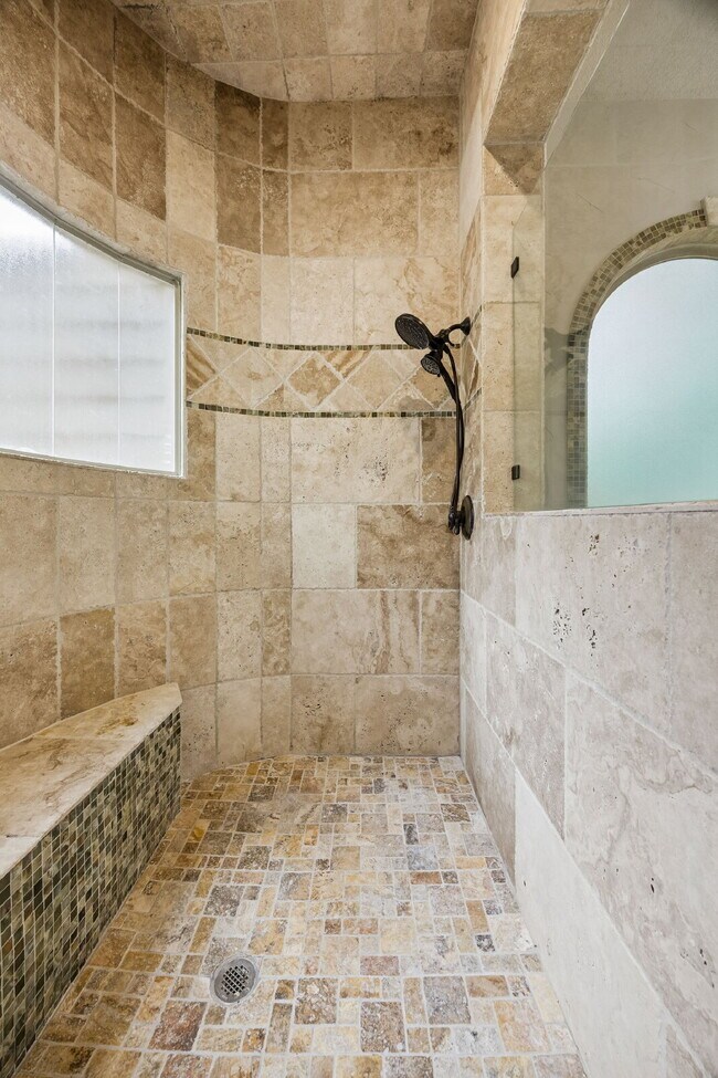 Building Photo - 2101 Miracle Point Dr