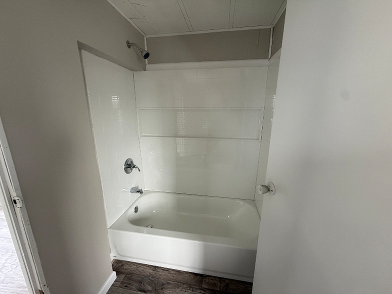 Building Photo - 80 Redwood Ln