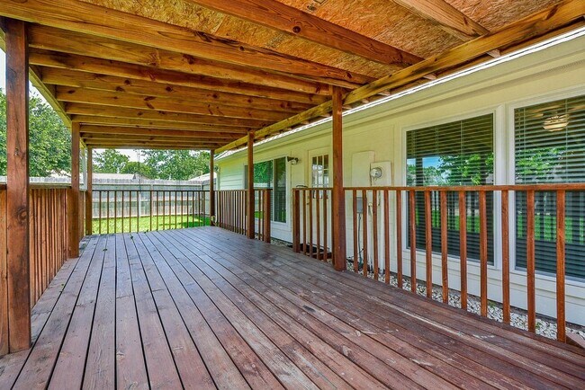 Building Photo - 2119 Landcircle Ct