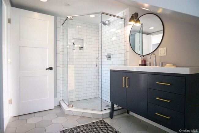 Building Photo - 1144 Post Rd