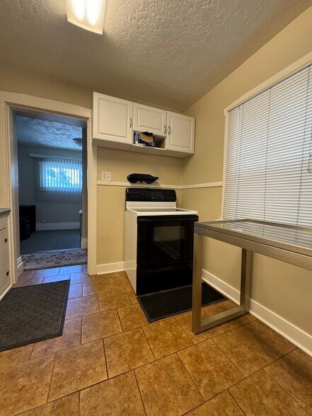 Building Photo - 732 S 900 E