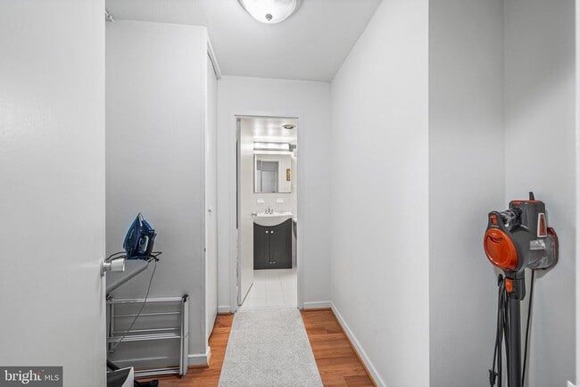 Building Photo - 224 W Rittenhouse Square