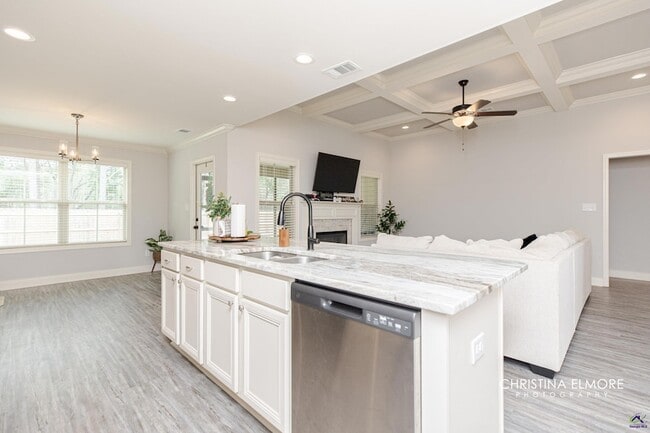 Building Photo - 214 Creek Ridge Dr