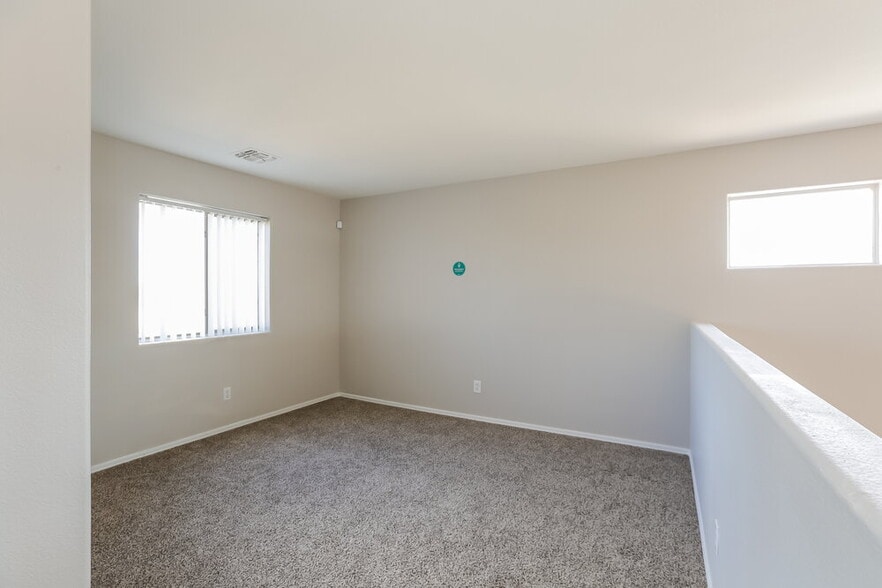 Building Photo - 2210 W St Catherine Ave