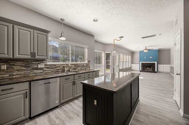 Building Photo - 4707 Leicester Way