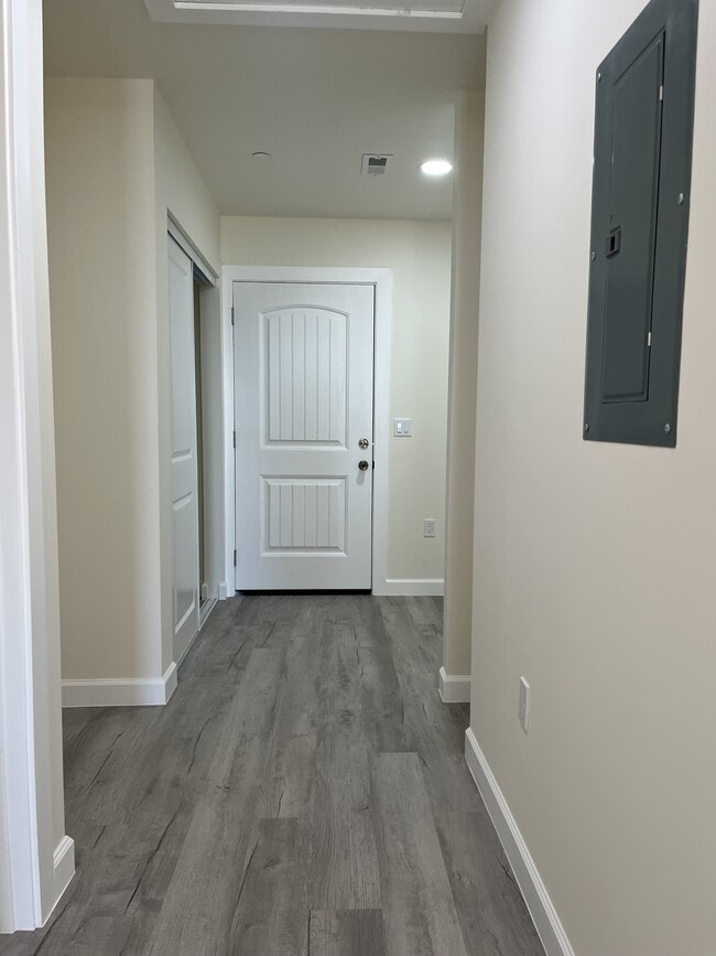 Building Photo - 5104 Chestnut Rd