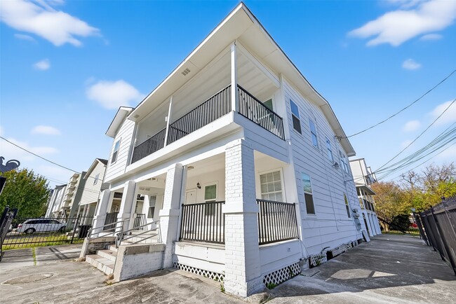 Building Photo - 2202 Hutchins St