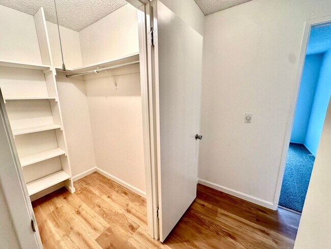 Building Photo - BEAUTIFUL BREATH TAKING VIEW UNIT!!! MUST ...