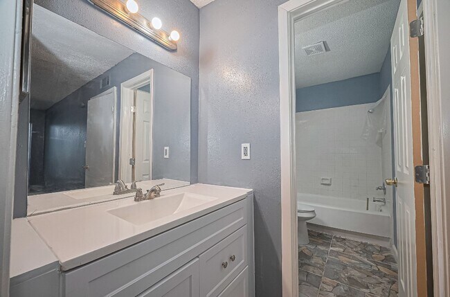 Building Photo - 12615 Brookglade Cir