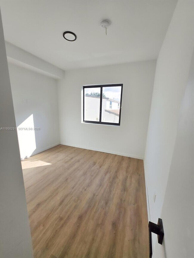 Building Photo - 753 NW 30th St