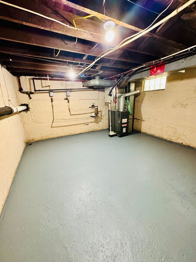 Building Photo - 108 Shafor St