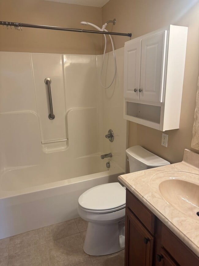 Building Photo - Charming one level home in a wonderful Bri...