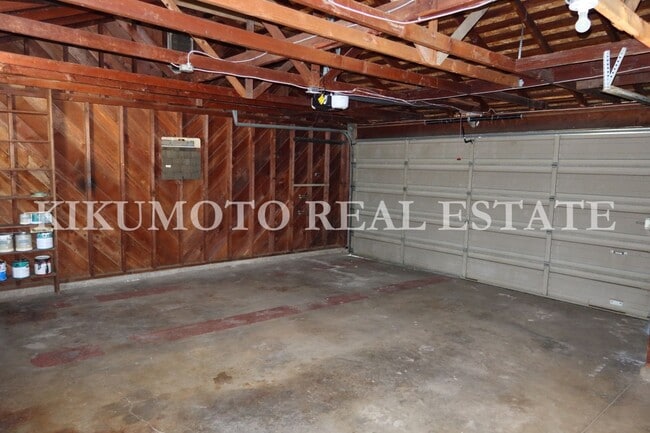 Building Photo - 2 bedrooms, 1 bath, Large 2 car garage & carport