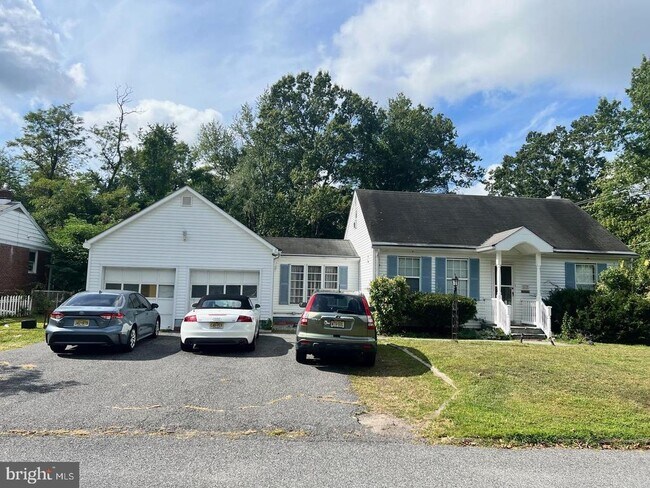 Building Photo - 420 Villanova Rd