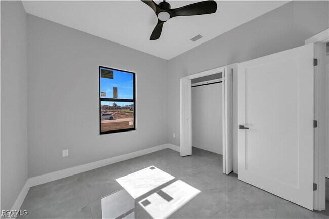 Building Photo - 317 NW 17th Pl