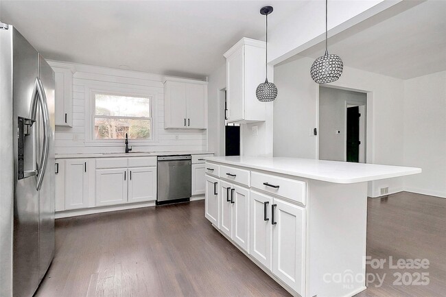 Building Photo - 5442 Kinsale Ln