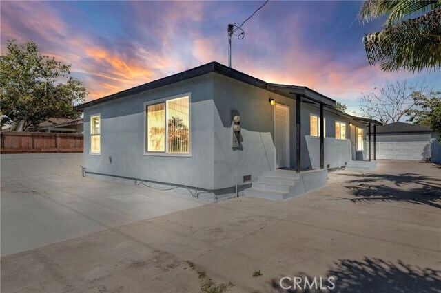 Building Photo - 2417 W Stanford St