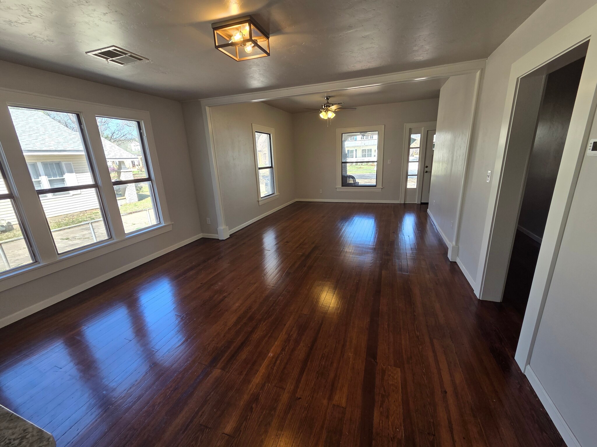 Living room - 458 Elm Ave