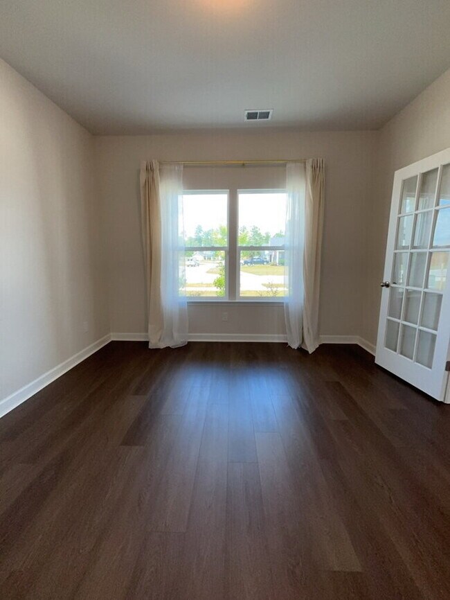 Building Photo - 445 Navona Dr