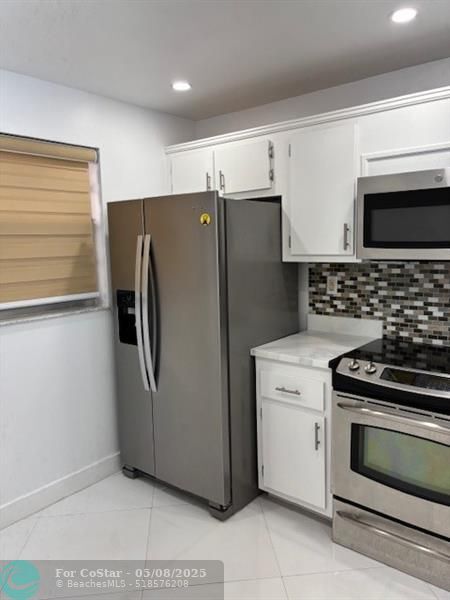 Building Photo - 1811 Sabal Palm Dr