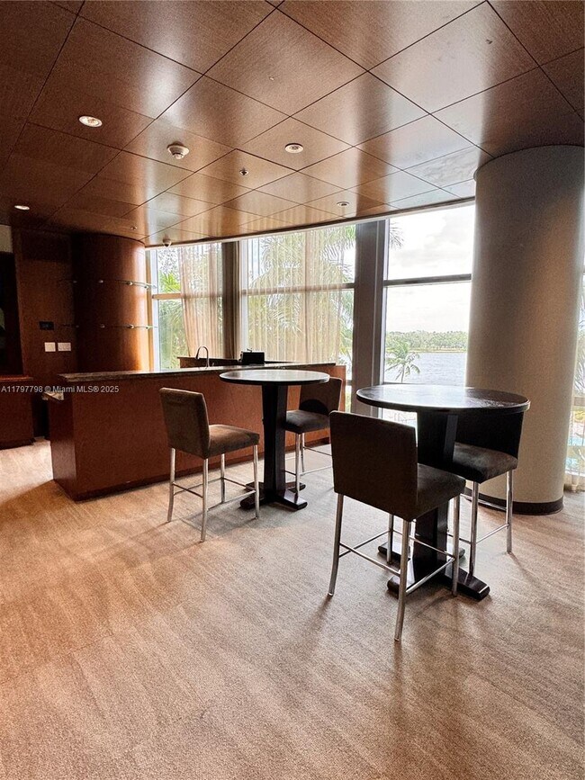 Building Photo - 2681 N Flamingo Rd