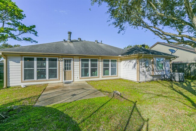 Building Photo - 4030 Bentley Dr